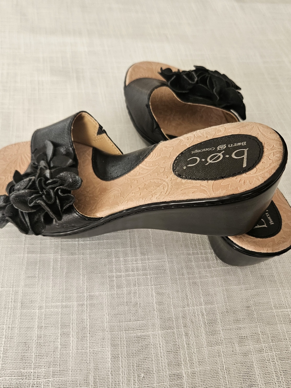 ​b.ø.c. Born Concept Women's Black Leather Floral Slide Sandals Wedges Size 10 - Picture 10 of 16